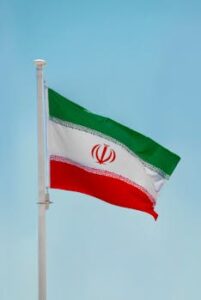 هرمز على فوهة الانفجار.. طهران تلوّح برد عسكري “غير مسبوق” وأمريكا تتجه لحصار بحري طويل