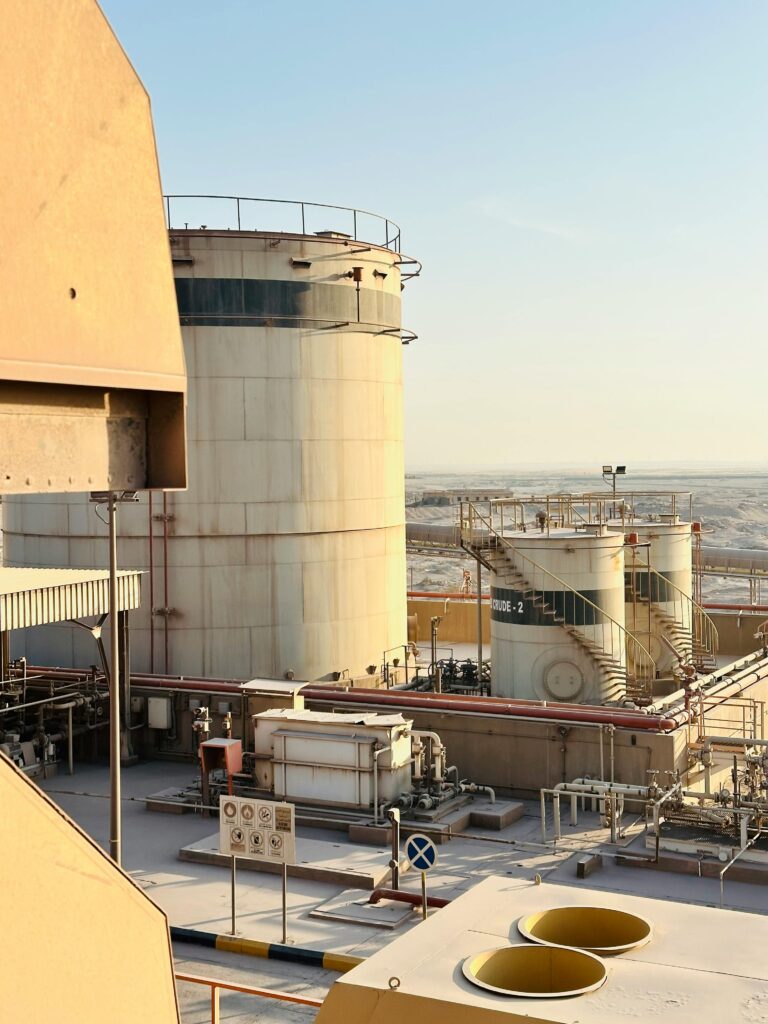 إيران توجه ضربات في 3 دول خليجية صباح الجمعة